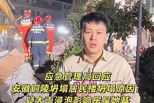 Phóng viên: Bây giờ Vưu Văn có liều mạng nhưng không có kết cấu, cho dù đá 352 hay 433 cũng không thay đổi kết cục.